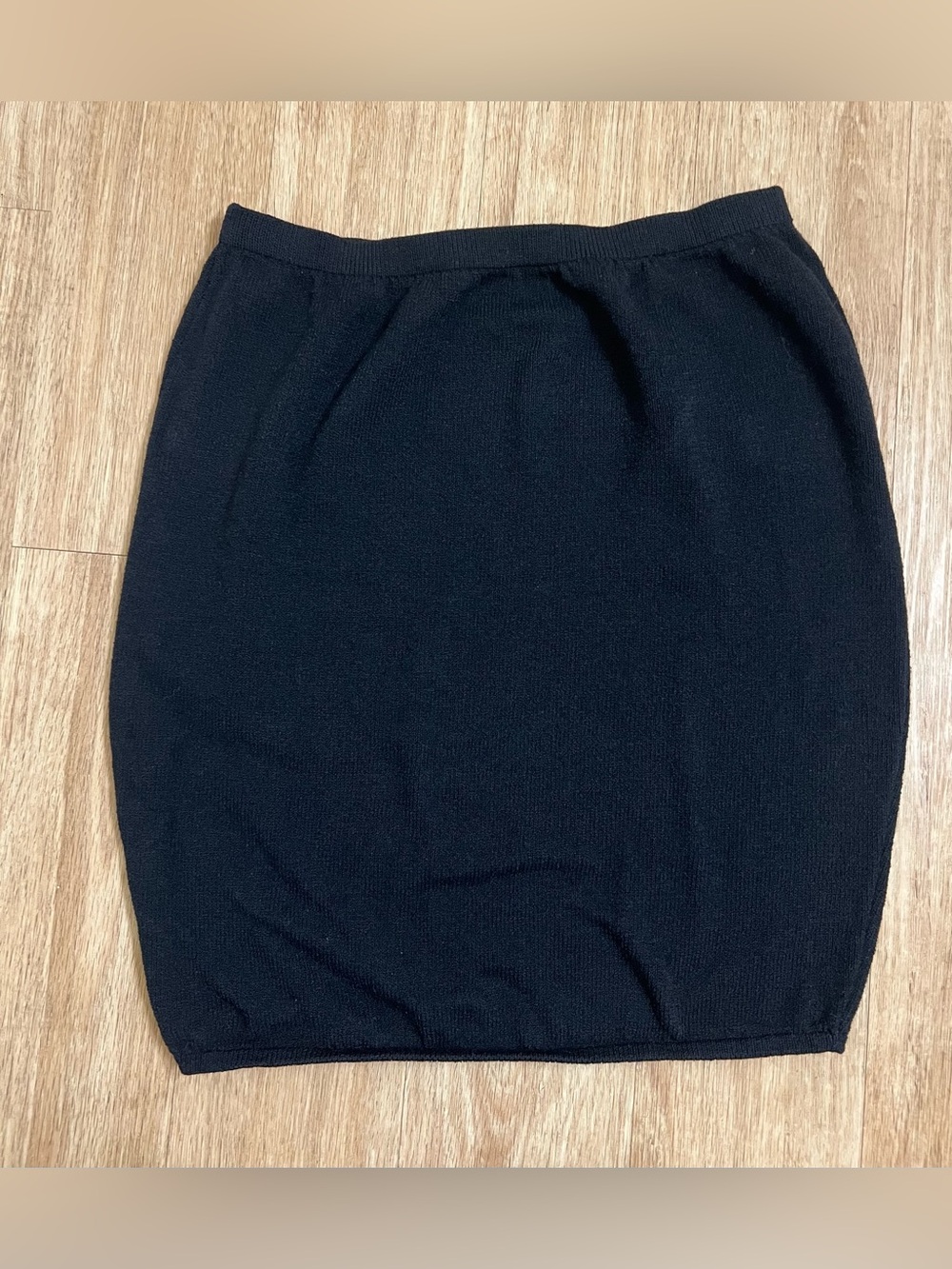 St. John Black Knit Fitted Pencil Skirt